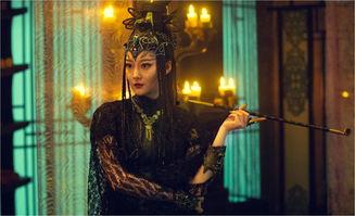 唐砖下之灵域双生,灵域双生，穿越时空的奇幻之旅